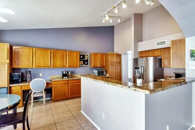 Kitchen with Breakfast bar