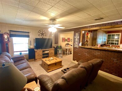 1000 N Howeth St, Gainesville, TX 76240 - photo 5