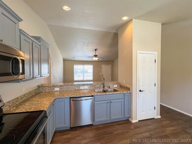 8611 S 264th Ave E, Broken Arrow, OK 74014 - photo 4