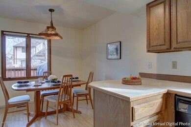 Kitchen & Dining