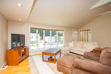 39 Rockcrest Dr, Cranston, RI 02920 - photo 4