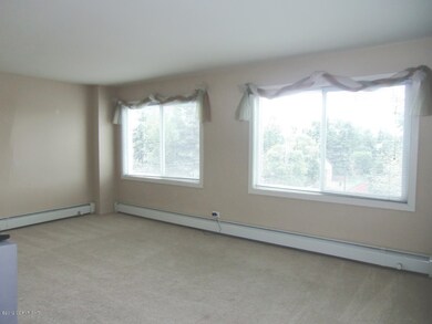 Corner Unit, LR w/ Large, South, Windows