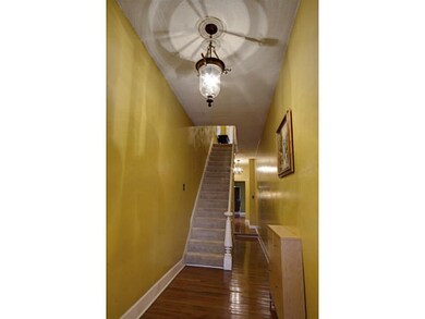 Entry/Foyer.