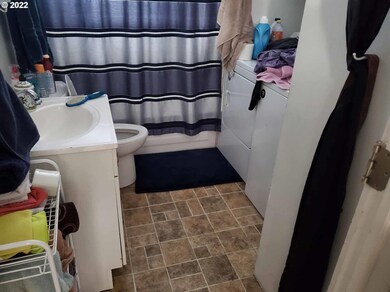 215 N Chase St, Heppner, OR 97836 - photo 4