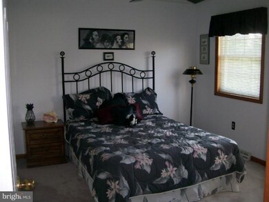 542 Hilltop Cir, Greencastle, PA 17225 - photo 3