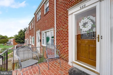 989 Circle Dr, Halethorpe, MD 21227 - photo 4