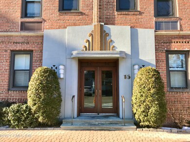 15 Lafayette Ct unit 2C, Greenwich, CT 06830 - photo 2