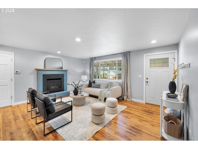 7402 SW Locust St, Portland, OR 97223 - photo 4