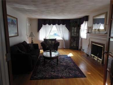 372 Garden City Dr, Cranston, RI 02920 - photo 5