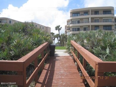 PrivateWalkway2Beach