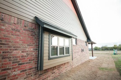 824 NE 21st St, Moore, OK 73160 - photo 4