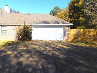 923 Mountain Crest Dr, Byram, MS 39272 - photo 5