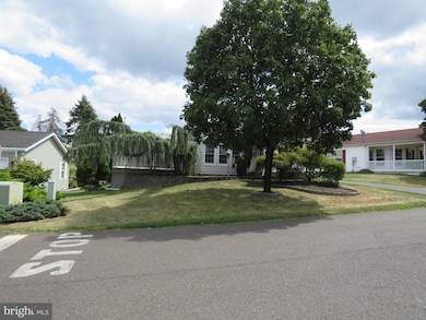 377 Spring Meadow Cir, New Hope, PA 18938 - photo 2