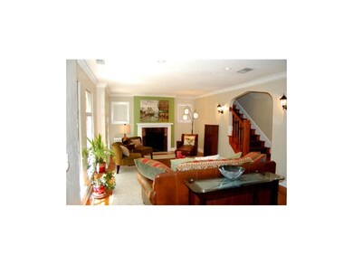 Living Room - Detailed Crown Molding, Full Hardwoo