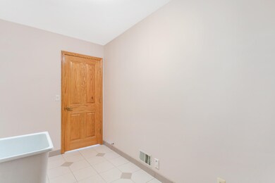 525 Crestview St, Holland-35