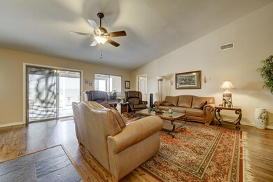 2344 N Cedar Dr-7