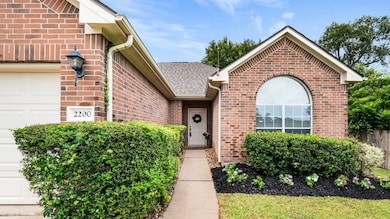 Charming entrance with a stunning arched window.
