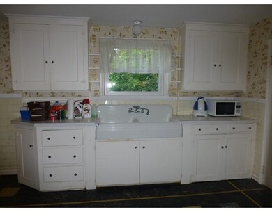 71 Deerfield St, Worcester, MA 01602 - photo 3