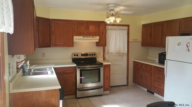 Eat-In Kitchen