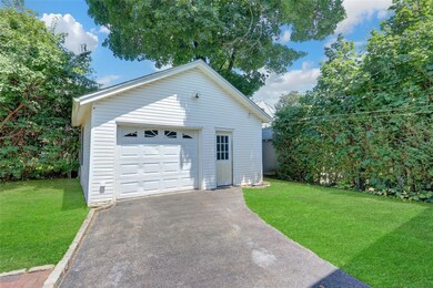 10 Valentine St, Glen Cove, NY 11542 - photo 2