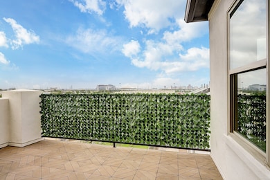 Private rooftop terrace with no other terraces in