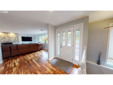 Living Room/Entrance
