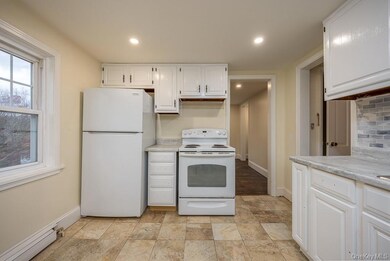 5 W Stone St unit 2nd FL, Newburgh, NY 12550 - photo 3