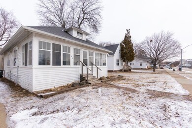 1013 W 20th St, Cedar Falls, IA 50613 - photo 4