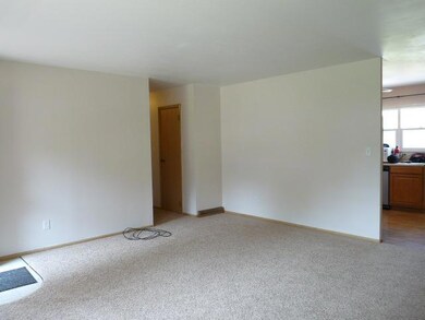 1036 Hawthorne Dr, Bettendorf, IA 52722 - photo 3