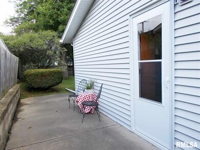 1228 Meadow Lane Dr, Bettendorf, IA 52722 - photo 6