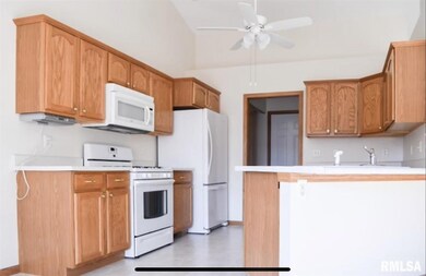 2033 W 59th St, Davenport, IA 52806 - photo 2