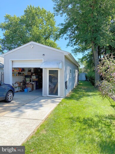 716 Ash Ave, Darby, PA 19023 - photo 2