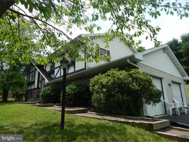 124 Pheasant Run Rd, Boyertown, PA 19512 - photo 2