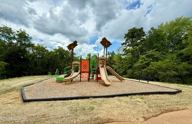 1605 Bennett Village Dr, Maryville, TN 37804 - photo 4