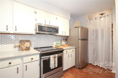 1052 Churchill Downs Ct unit B, Charlotte, NC 28211 - photo 6