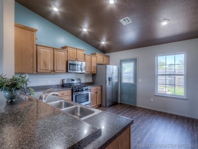 209 W Fairlane Place, Sapulpa, OK 74066 - photo 5