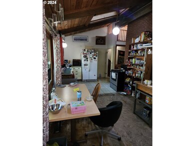 1765 SW Glenview Ave, Portland, OR 97225 - photo 2