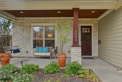 1306 Cheshire Ln, Houston, TX 77018 - photo 3