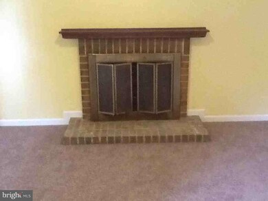 2229 Dawn Ln, Temple Hills, MD 20748 - photo 3