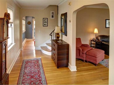 Entry/Foyer.