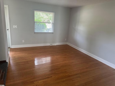 4871 Dierker Rd, Columbus, OH 43220 - photo 4