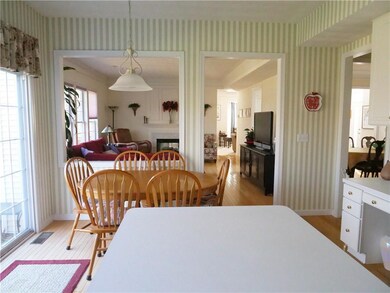 190 Fieldstone Ln, Saunderstown, RI 02874 - photo 3