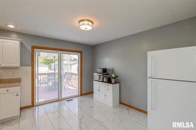 2836 W 63rd St, Davenport, IA 52806 - photo 5