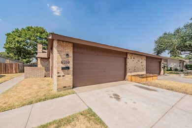 903 Shady Creek Ln, Bedford, TX 76021 - photo 2