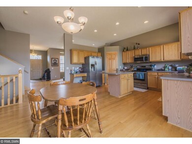 Beautiful kitchen with 10 foot vaulted ceilings, s