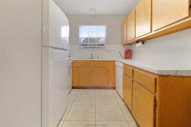 Unit B kitchen (alt angle)