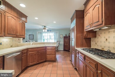 3527 Goodview Ct, Fairfax, VA 22031 - photo 7