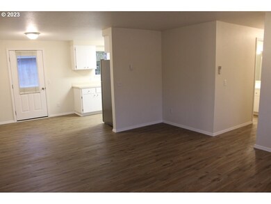 110 S Grove Ln, Sutherlin, OR 97479 - photo 4