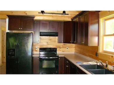 Kitchen. Spot-less,fully equipped...