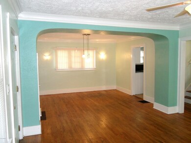 Formal dining Room W/Hardwood floors